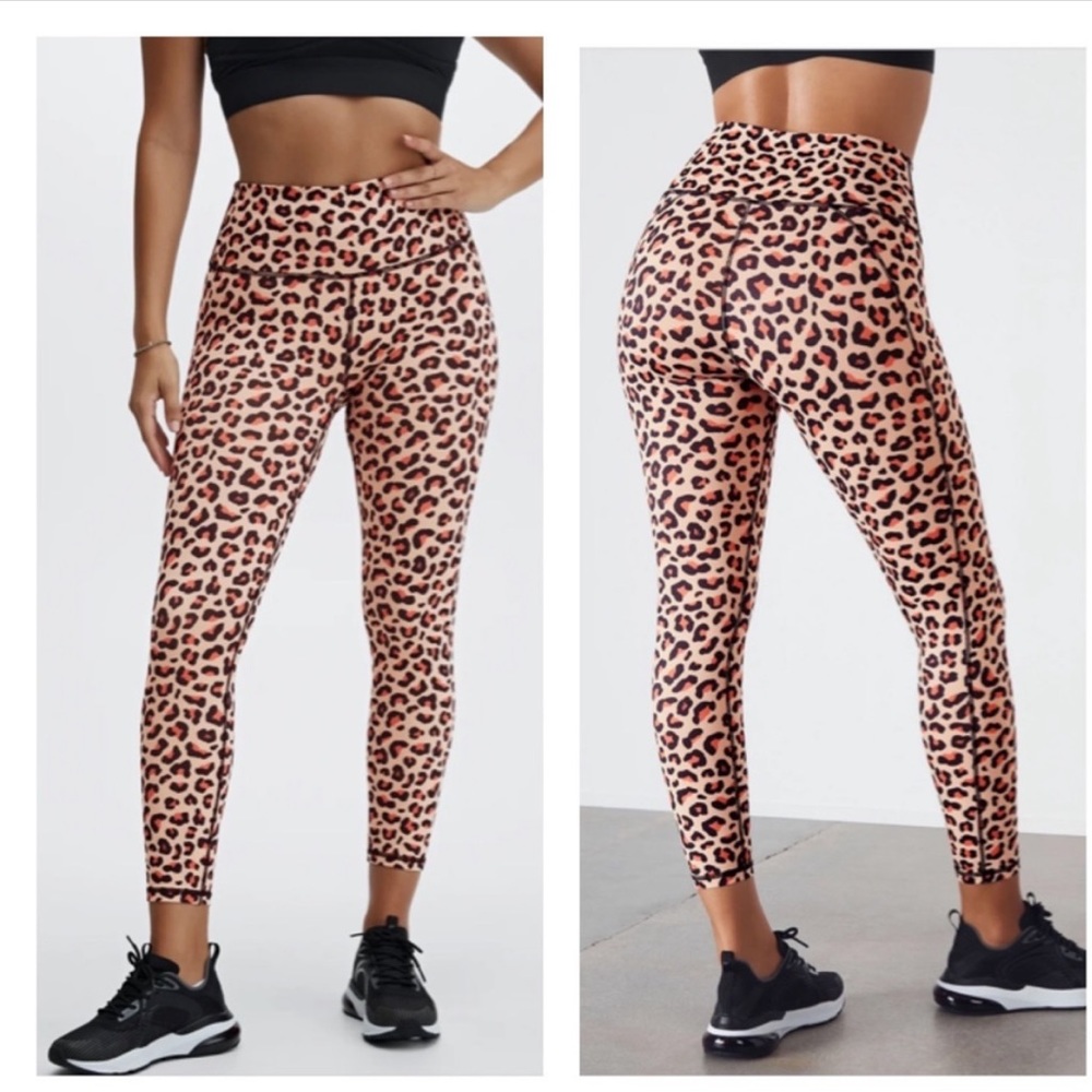 Fabletics On-The-Go Crops